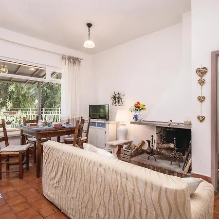 Hébergement de vacances 2 Bedroom Awesome Home In Piediluco