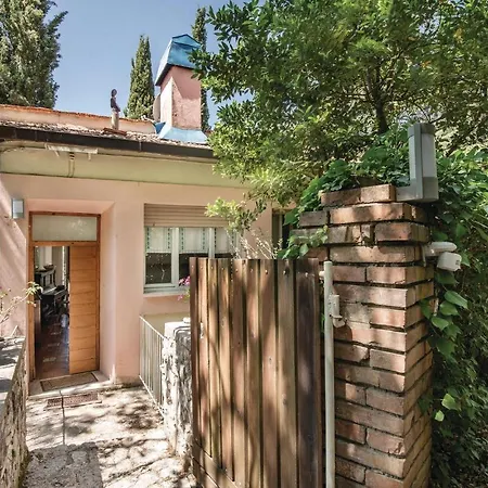 2 Bedroom Awesome Home In Piediluco *