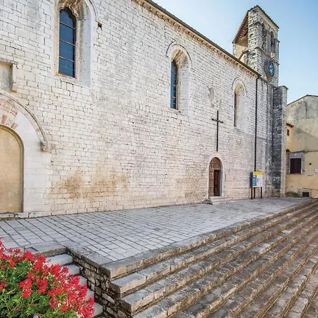 2 Bedroom Awesome Home In Piediluco * Piediluco
