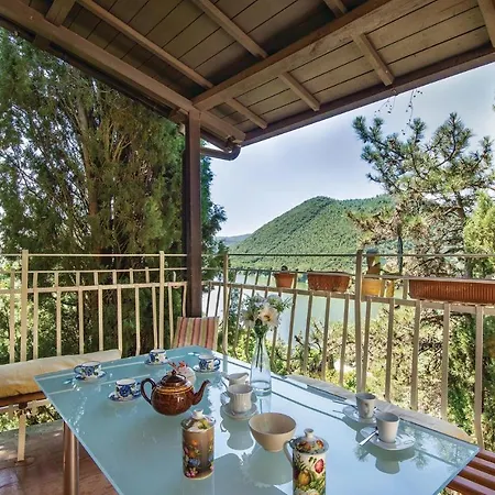 Hébergement de vacances 2 Bedroom Awesome Home In Piediluco
