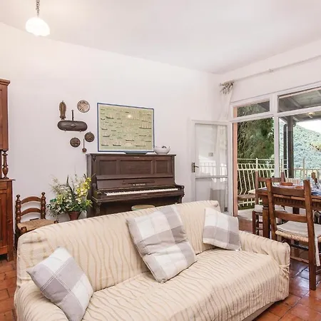 2 Bedroom Awesome Home In Piediluco Hébergement de vacances